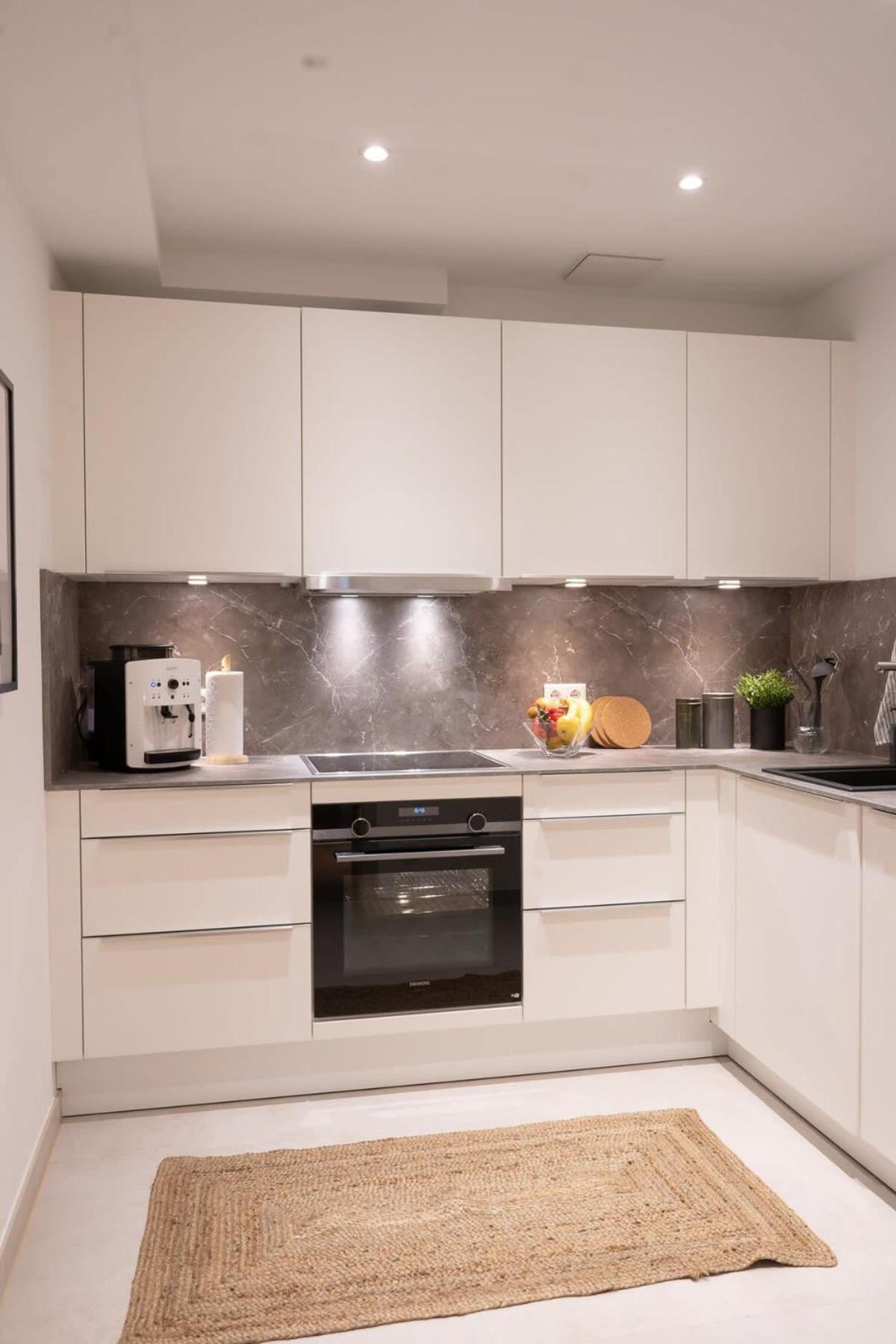 Spacious 3-Bedroom Apartment Near Eilbekpark Хамбург Екстериор снимка