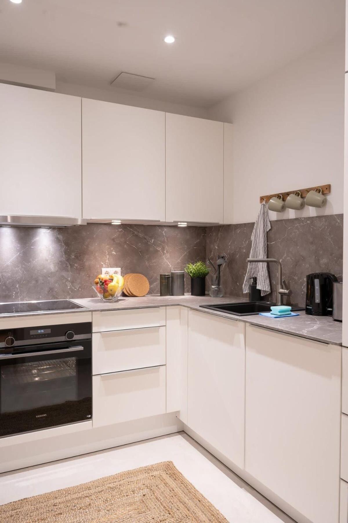 Spacious 3-Bedroom Apartment Near Eilbekpark Хамбург Екстериор снимка