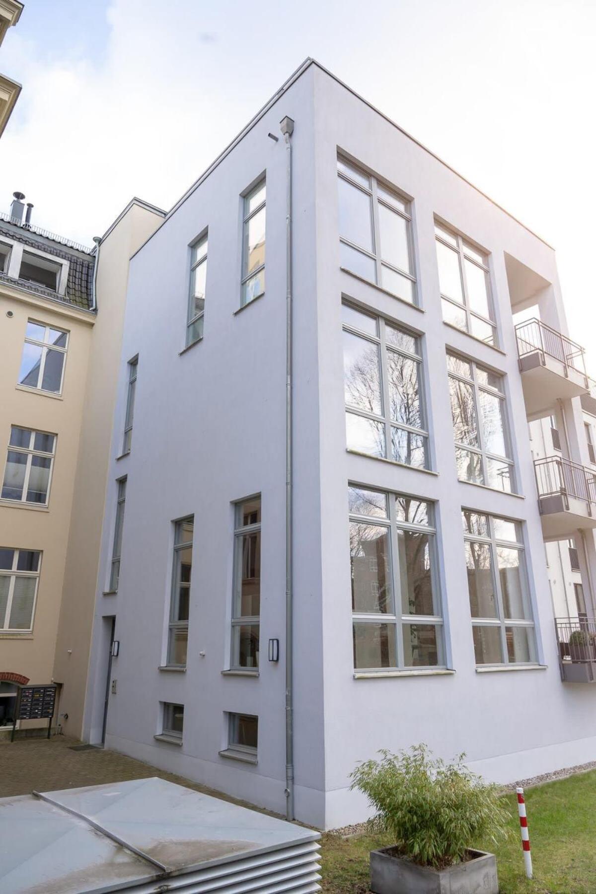 Spacious 3-Bedroom Apartment Near Eilbekpark Хамбург Екстериор снимка